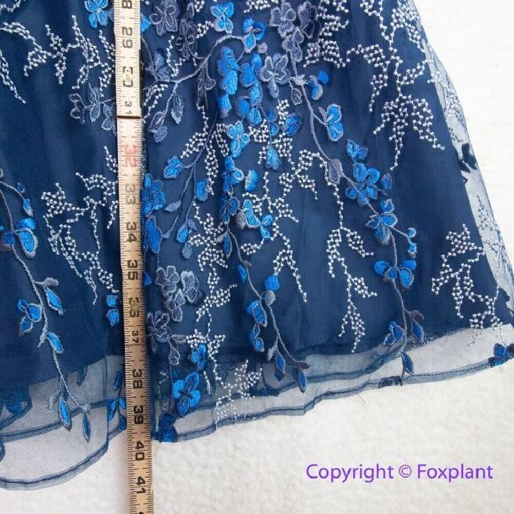 New! White House Black Market blue embroidered fit and flare dress, size 6‎ - Picture 7 of 16